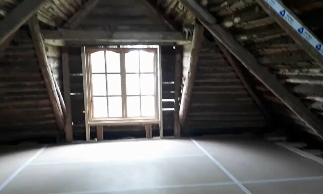 Dachgeschoss vor dem Umbau. Quelle: Youtube Screenshot