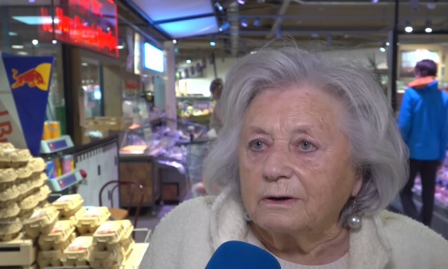 „Ich bin 77, aber meine Kreditkarte feiert mit“. Quelle: Youtube Screenshot