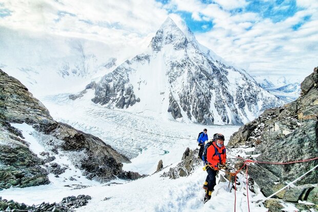 Bergsteiger eroberten erstmals die zweithöchste Spitze der Erde im Winter, Details