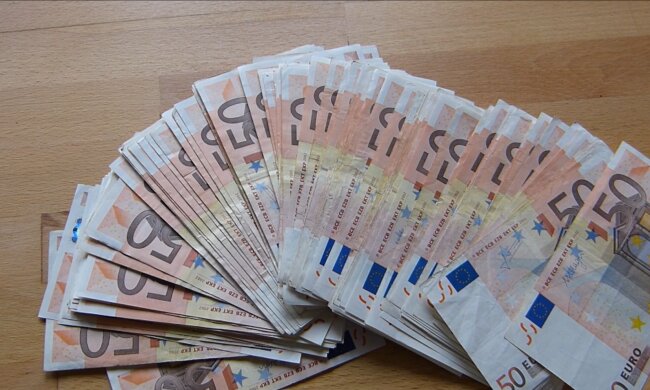 100 Euro Sparrate pro Monat reicht nicht mal für den Notfall. Quelle: Youtube Screenshot