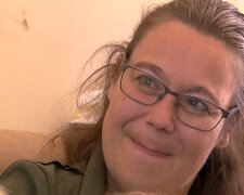 „Ich lächle, während die Angst in mir schreit“. Quelle: Youtube Screenshot