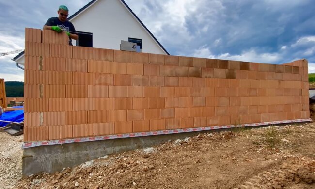 Garage bauen. Quelle: Youtube Screenshot