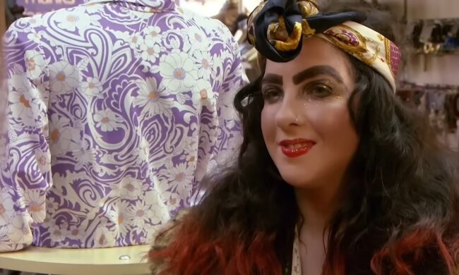 Die kreative Welt der bunt gefärbten Augenbrauen. Quelle: Youtube Screenshot