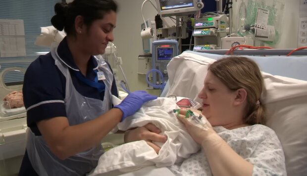 Notfallentscheidung bei Drillingsgeburt. Quelle: Youtube Screenshot