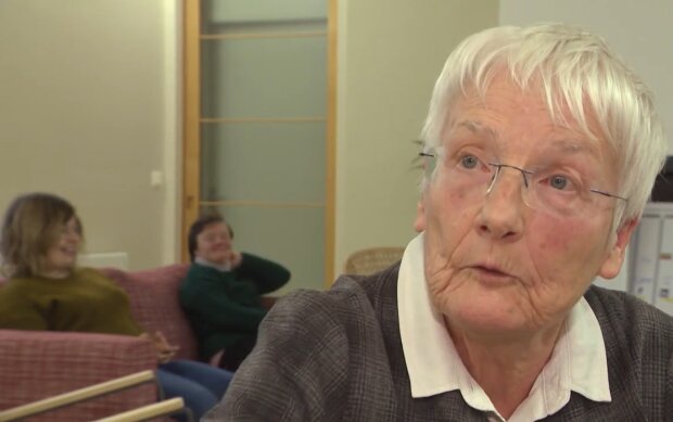 Rentenknappheit bedroht Seniorinnen. Quelle: Youtube Screenshot