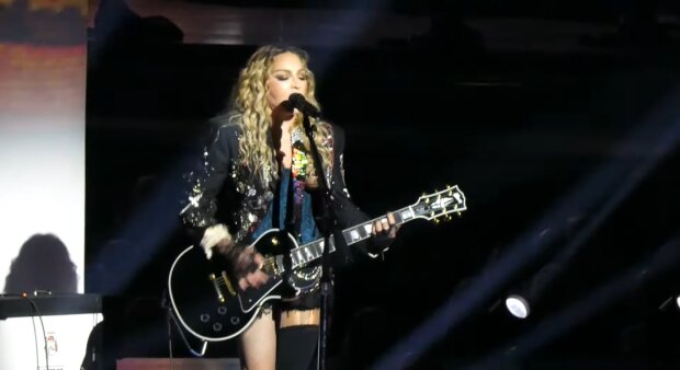 Madonnas verspäteter Auftritt. Quelle: Youtube Screenshot