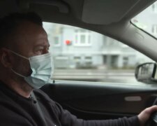 Verantwortungsvoller und ehrlicher Taxifahrer