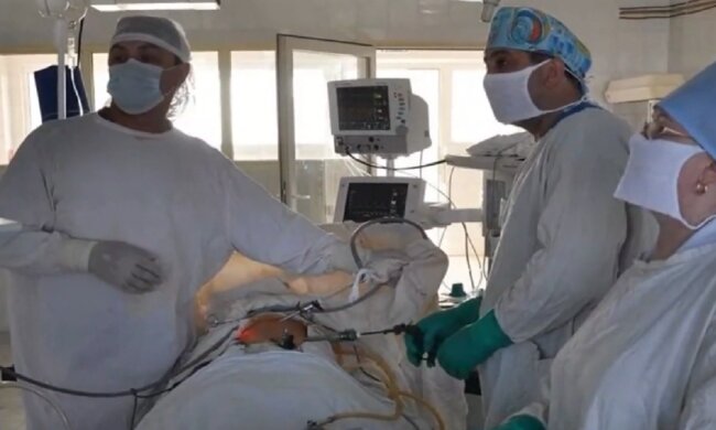 Dreißig Ärzte kämpften fünf Stunden lang um das Leben des Jungen: Das Ergebnis war es wert