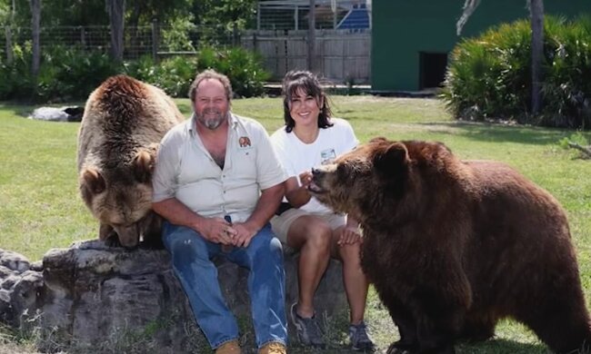 Glückliche Besitzer des "Bärenparadieses"