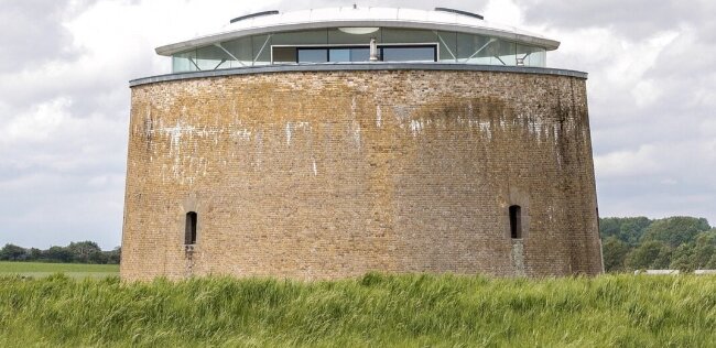 Ein unscheinbarer Turm aus dem neunzehnten Jahrhundert verbindet Modernität und reiche Geschichte