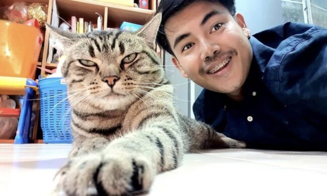 Kater und sein Besitzer. Quelle: neskychno.com