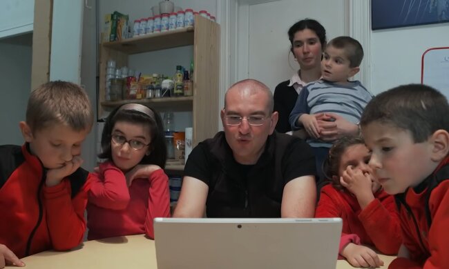 Arbeiten und doch arm. Quelle: Youtube Screenshot