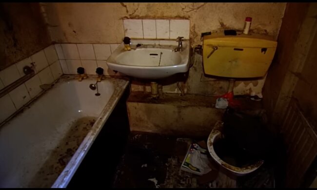 Das schmutzigste Badezimmer der Welt. Quelle: Youtube Screenshot