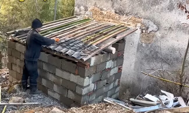 Ein baufälliges Haus. Quelle: Youtube Screenshot