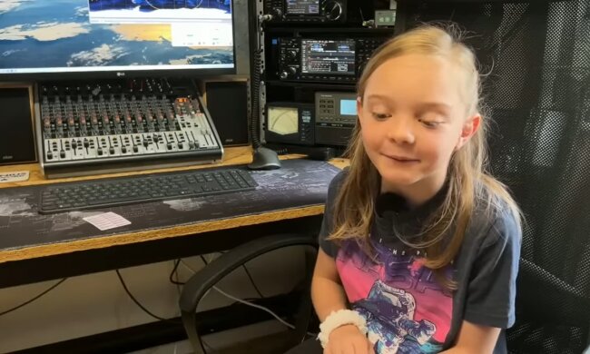 Mutter will ihre Stieftochter nicht mit in den Urlaub nehmen. Quelle: Youtube Screenshot