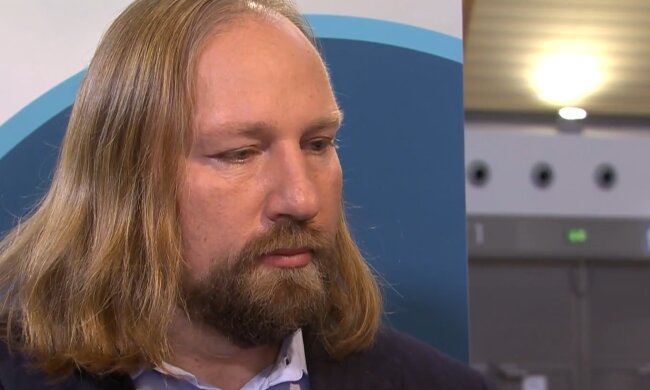 Hofreiter kündigt Widerstand gegen Angreifer an. Quelle: Youtube Screenshot