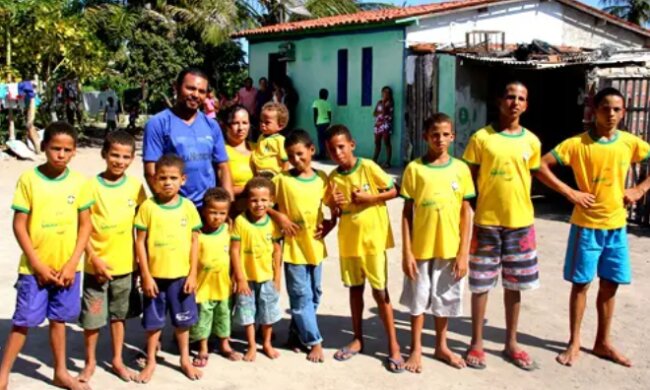 Mutter hat schon dreizehen Söhne und versprach weiter zu gebären, bis  sie die Tochter bekam