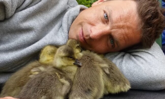 Entzückende Familie. Quelle: Screenshot YouTube