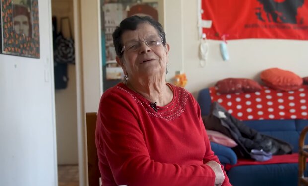 Bescheiden, aber aktiv: Eine Rentnerin erzählt. Quelle: Youtube Screenshot