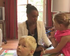 2.500 Euro für Kinderbetreuung im Monat. Quelle: Youtube Sreenshot