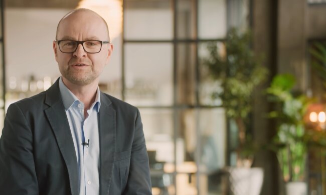 Der Bahlsen-Chef Alexander Kühnen. Quelle: Youtube Screenshot
