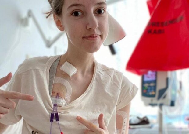 Eine Röhre, die direkt ins Herz führt, hilft einer 20-jährigen jungen Frau mit einem seltenen Leiden, sich zu ernähren