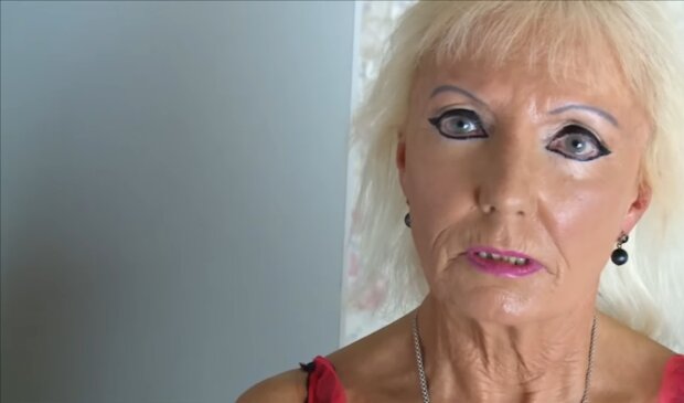 51-Jährige Frau sieht sich als jünger. Quelle: Youtube Screenshot