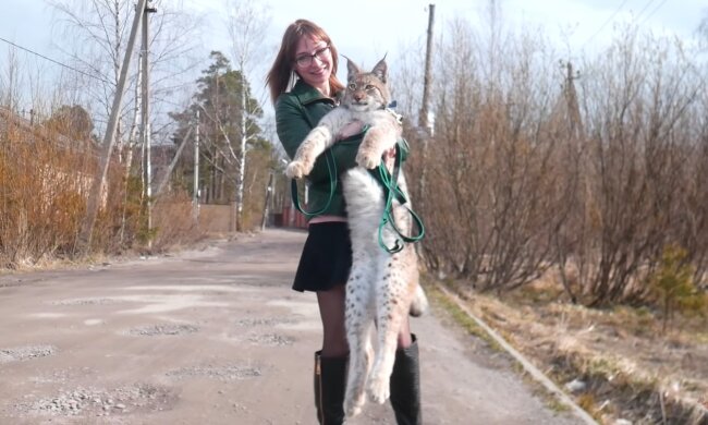 Maria mit dem Luchs. Quelle: Youtube Screenshot