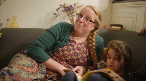 Anouk, 40, alleinverdienend und müde. Quelle: Youtube Screenshot