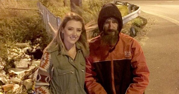 Ein Obdachloser gab einer Frau sein letztes Geld und sie veränderte aus Dankbarkeit sein Leben