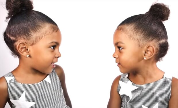 Süße Zwillinge sind da ein Regel. Quelle: Screenshot YouTube
