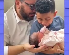 João mit seinem Sohn und seiner Tochter. Quelle: YouTube Screenshot