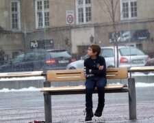 "Ich bin nicht mehr obdachlos": Junge ist froh, nicht mehr auf dem Garagenboden zu schlafen