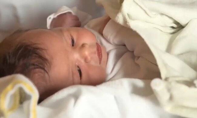 Das neugeborene Baby. Quelle: Youtube Screenshot