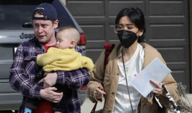 Macaulay Culkin mit Brenda Song und ihrer Tochter Dakota. Quelle: www. zen.сom
