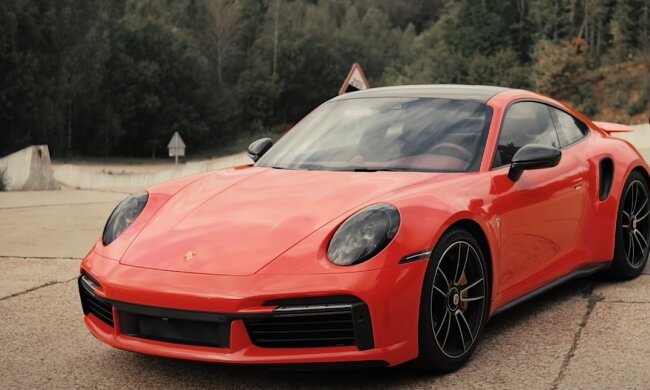 Ferrari Fahrer will sich nicht mit Porsche als Ersatzwagen zufrieden geben und versucht zu klagen