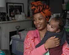 Emiras Alltag mit Kindergeld. Quelle: Youtube Screennshot