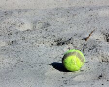 Eine Frau war auf der Suche nach Liebe und warf einen Ball ins Meer, auf dem ihre Telefonnummer stand: sechs Jahre später kam eine Nachricht