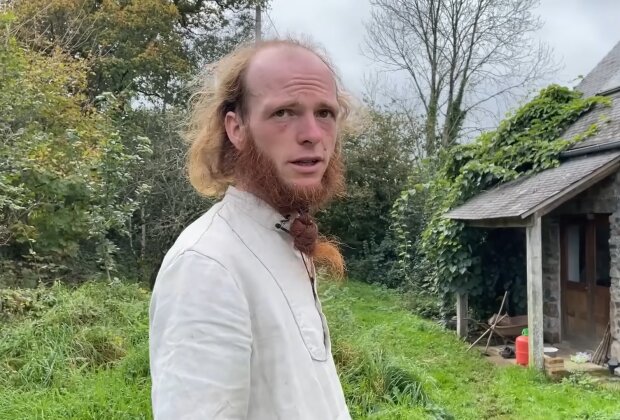 „37 Jahre alt, frei und glücklich – mit gerade mal 200 Euro im Monat“. Quelle: Youtube Screenshot