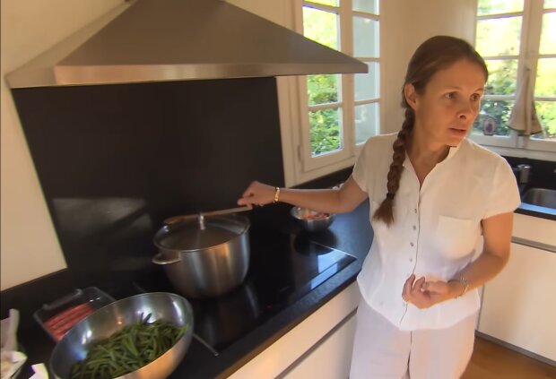 „Ich koche, also liebe ich – und das ist genug“. Quelle: Youtube Screenshot