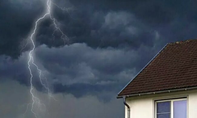 Experten erklärten, warum sich man während eines Gewitters nicht duschen und das Geschirr nicht spülen muss