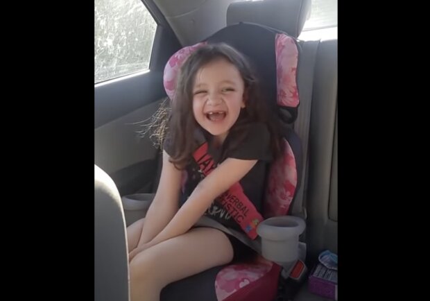 Lachendes Mädchen.. Quelle: Screenshot YouTube