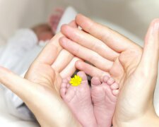 Schutzengel: Mutter fotografierte ihre neugeborene Tochter und ehrt damit Andenken ihres Sohns