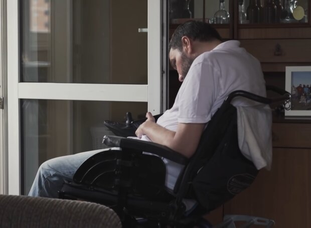Behinderter Mann. Quelle: Screenshot Youtube