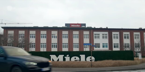 23.900 Unternehmen am Ende:23.900 Unternehmen am Ende. Quelle: Youtube Screenshot