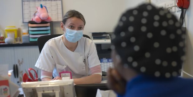 Ärztin kritisiert. Quelle: Youtube Screenshot