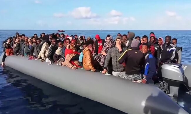 Boot mit Migranten vor Libyen gesunken: Rettungsaktionen laufen