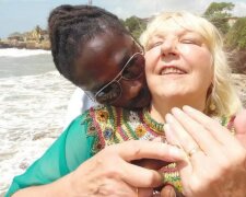 "Liebe verlockt": wie eine 68-jährige Britin der Täuschung eines jungen Liebling aus Ghana zum Opfer fiel