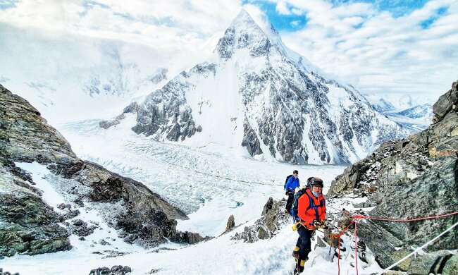 Bergsteiger eroberten erstmals die zweithöchste Spitze der Erde im Winter, Details