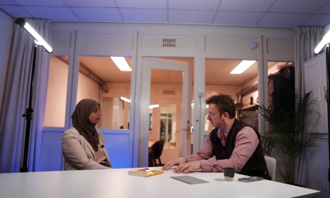 Samira steht mit 30 und Abschluss ohne Arbeit da. Quelle: Youtube Screenshot